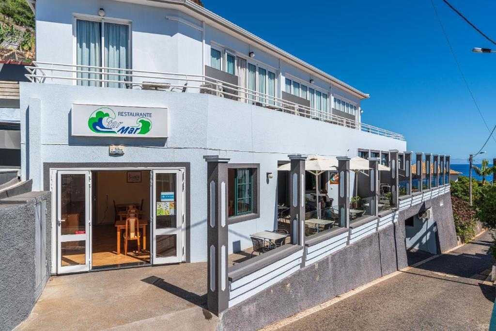 Restaurante Tarmar and its sunny outdoor terrace