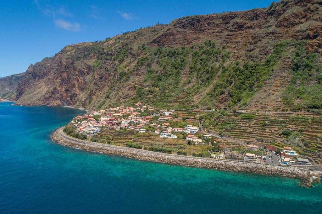 Jardim do Mar village between green cliffs and the Atlantic Ocean